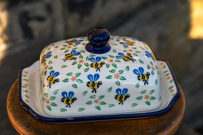 Bee pattern Butter Dish by Ceramika Artystyczna Bolesławiec.