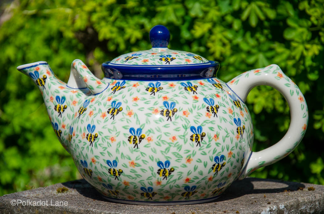 https://www.polkadotlane.co.uk/wp-content/uploads/2020/04/Large-Teapot-for-six-people-Bee-pattern-by-Ceramika-Artystyczna.jpg