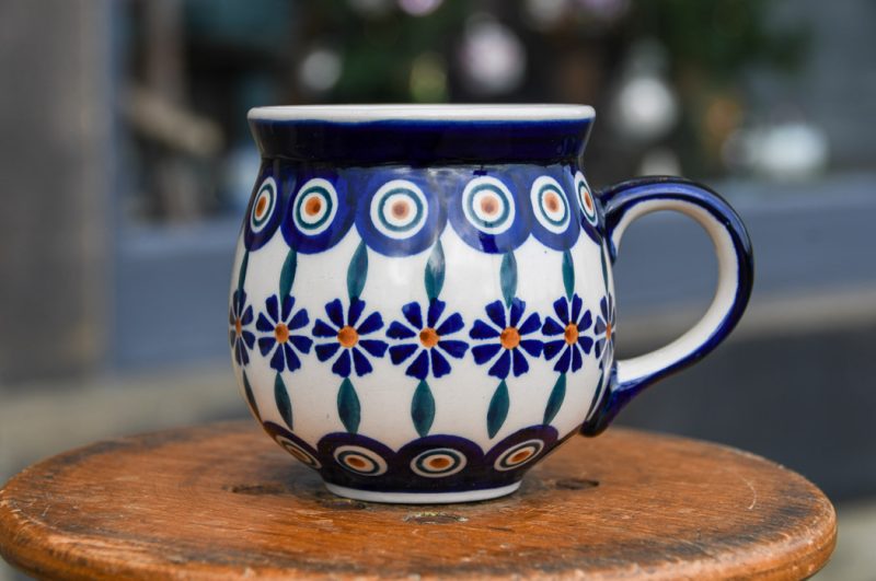 Polish Pottery Medium size Mug Peacock Daisy pattern.